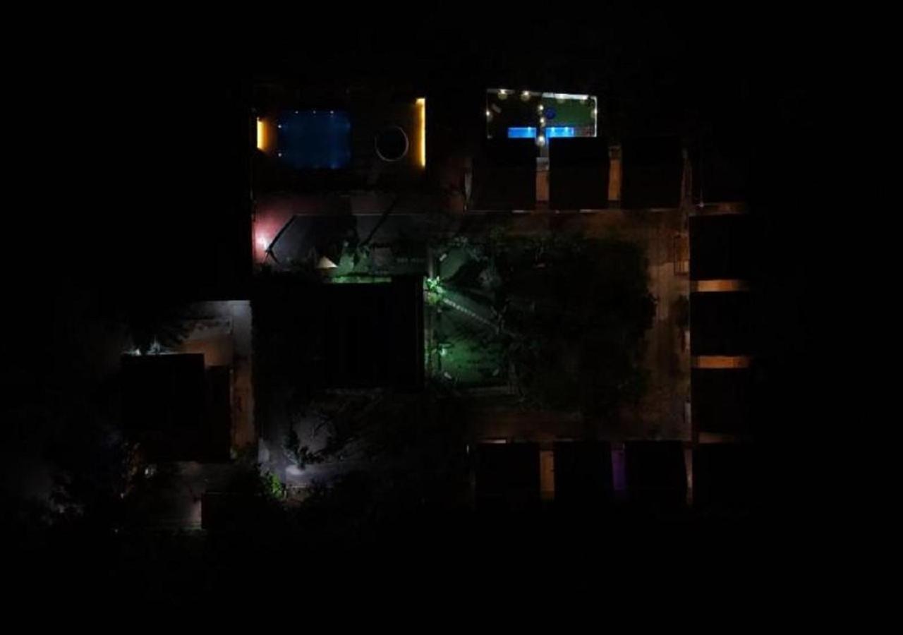 Отель Auro Wellness Castle Пондичерри Экстерьер фото